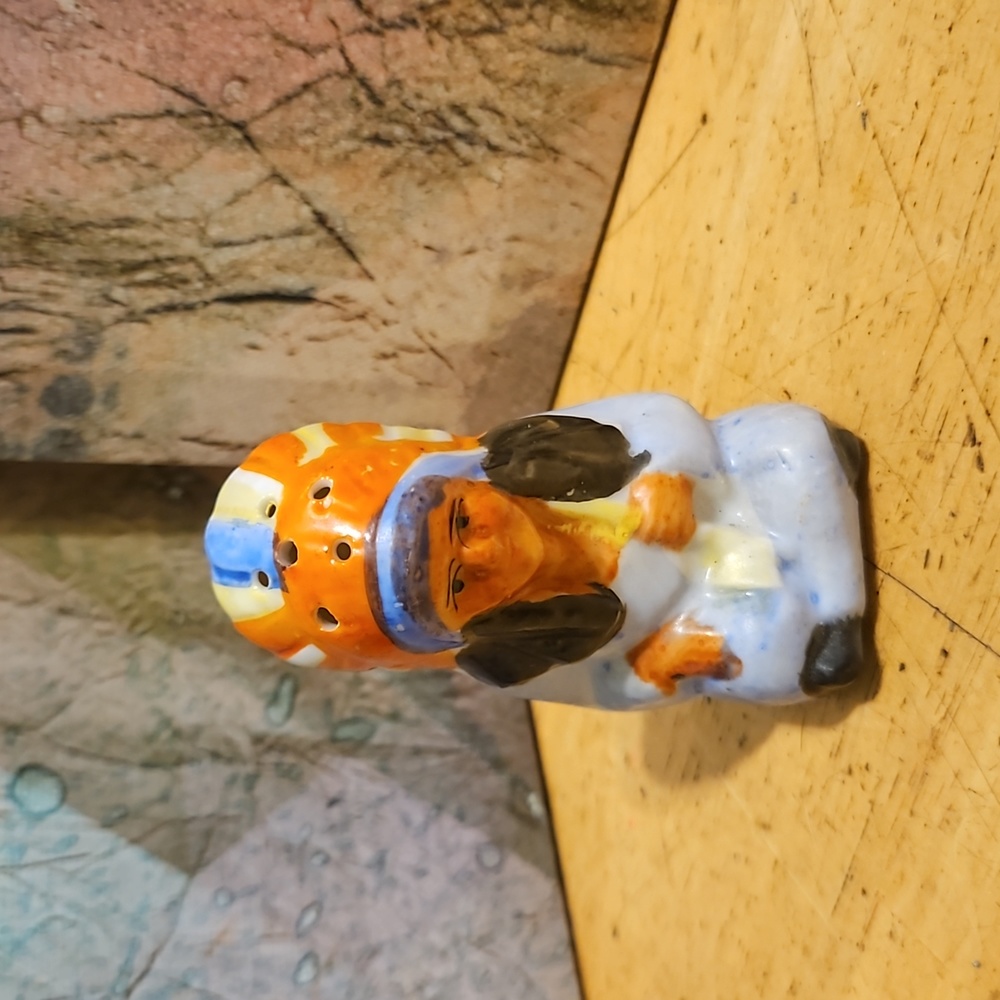 Indigenous People Salt and Pepper Shakers made in Japan - Picture 2 of 8